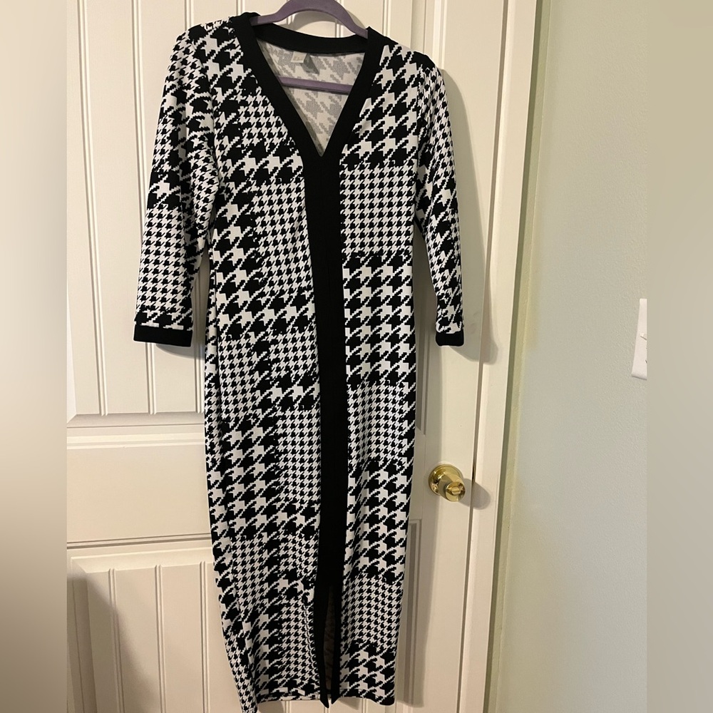 H&M Monochrome Houndstooth Long Sleeve Dress